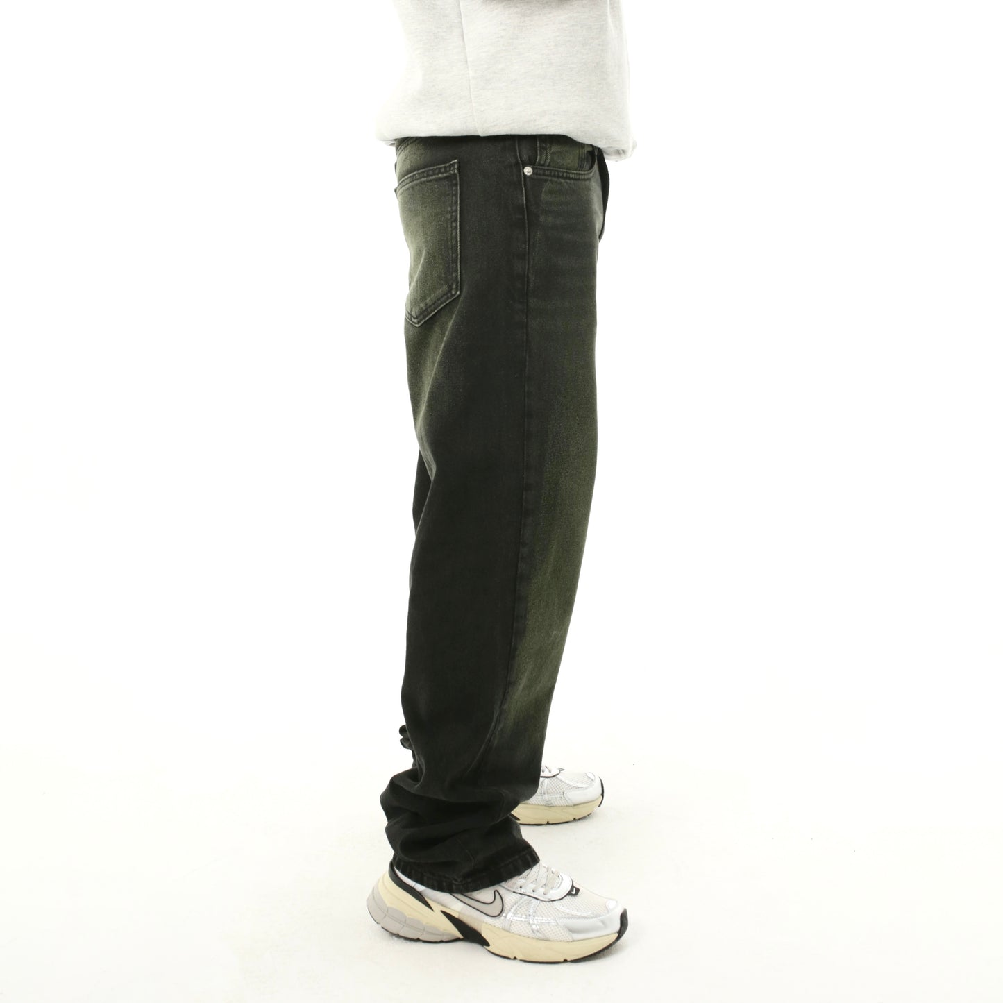 baggy fit jeans in black washed with yellow shades