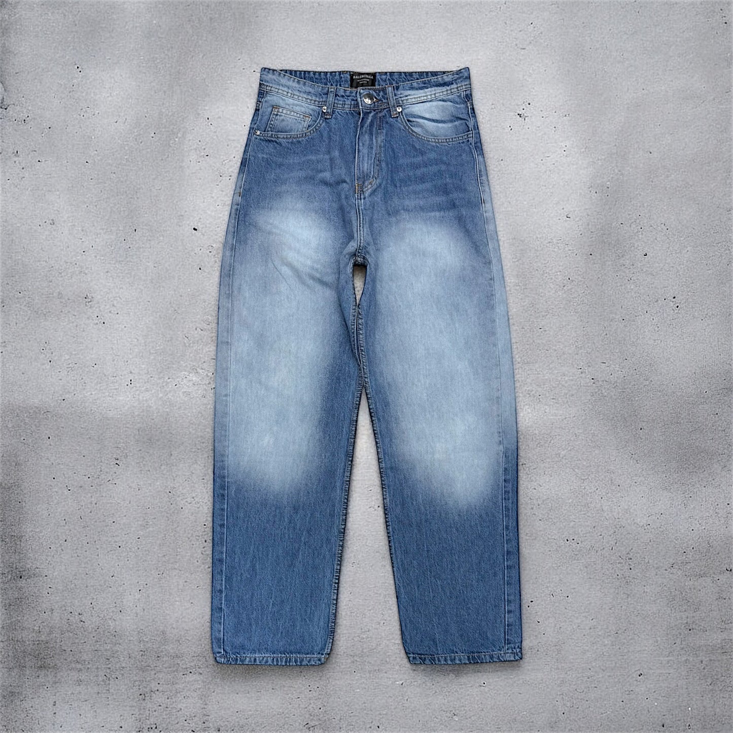 Baggy fit jeans in light blue wash