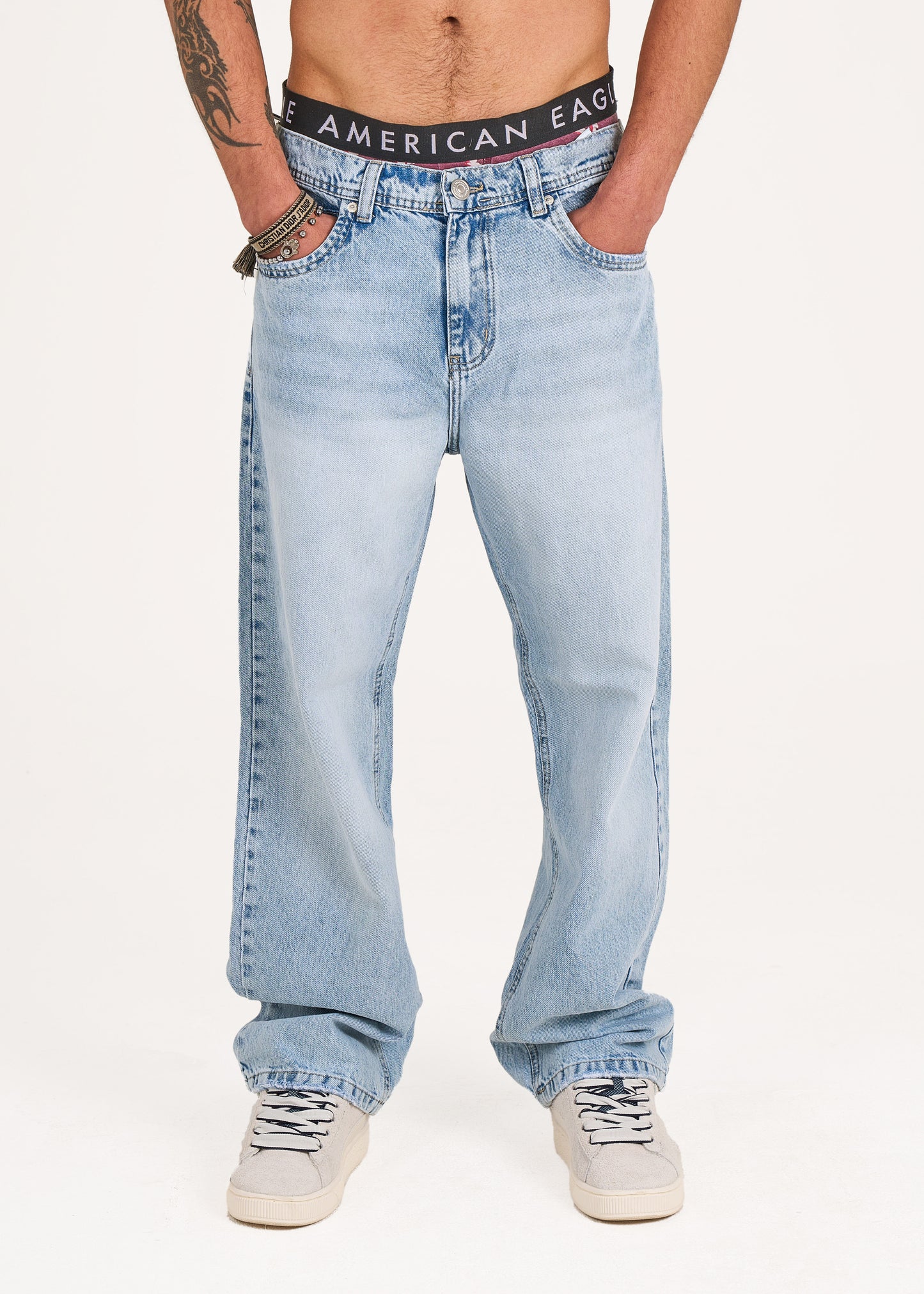 Baggy jeans in light blue stone wash