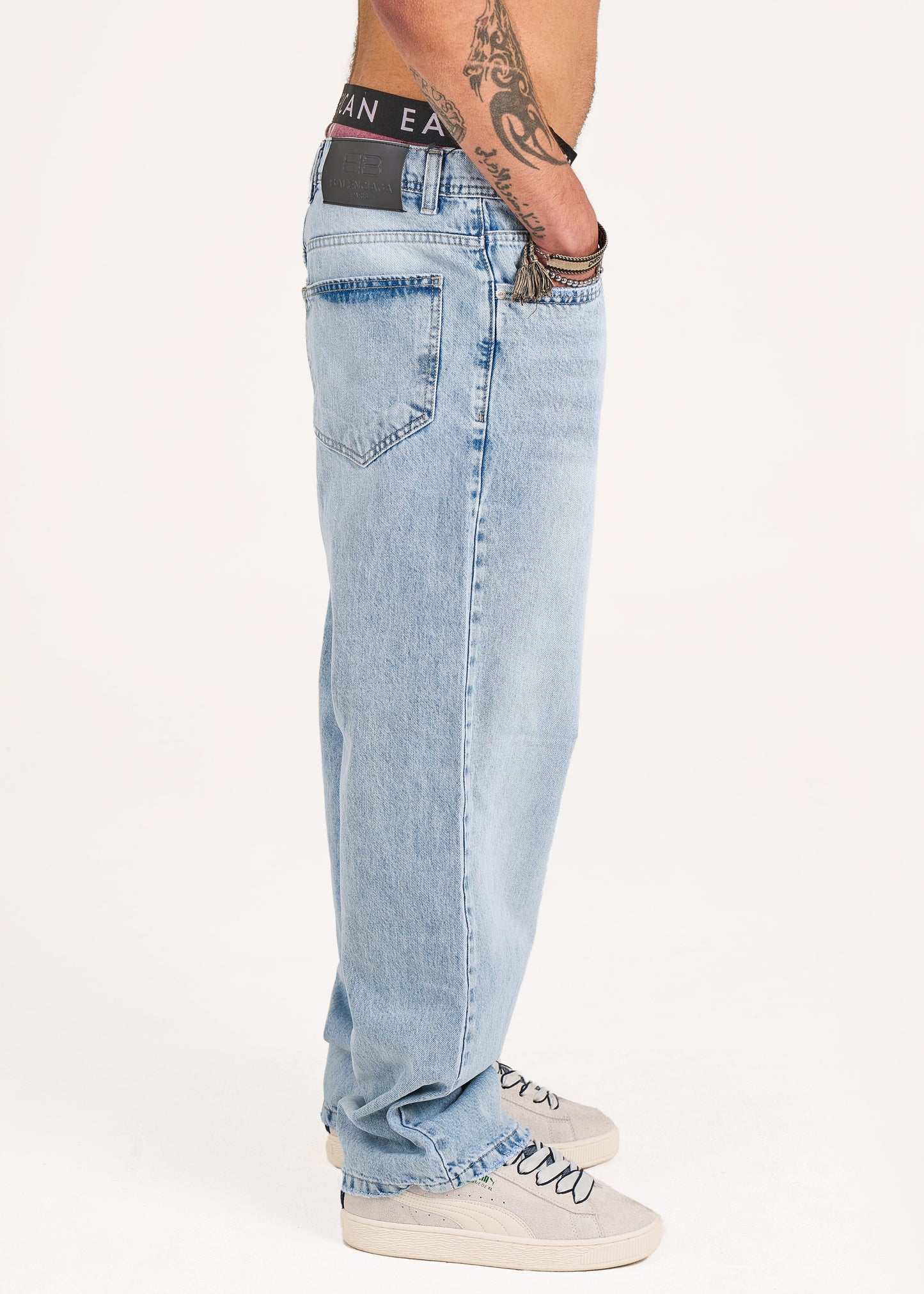 Baggy jeans in light blue stone wash