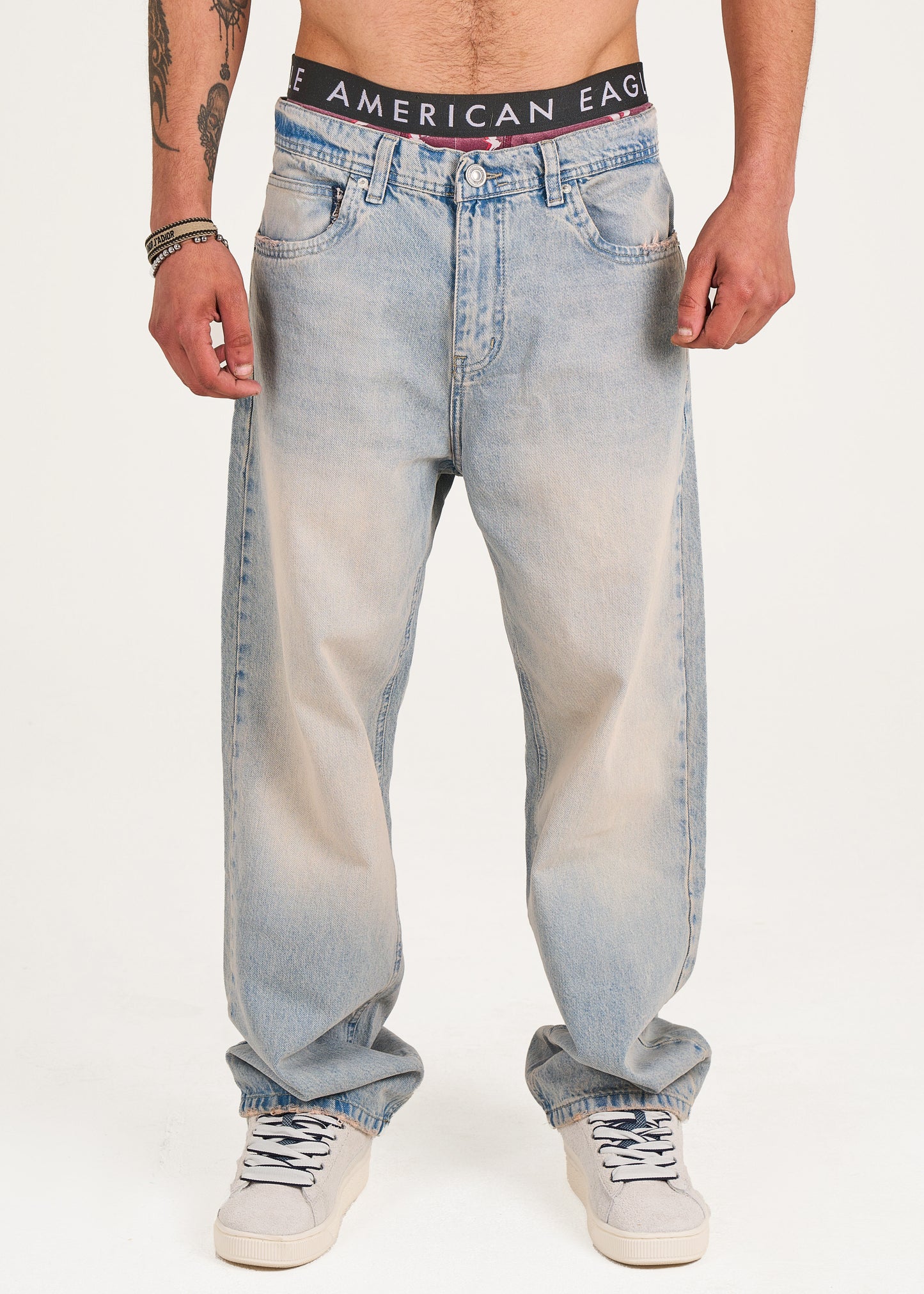 Baggy jeans in light blue acid washed