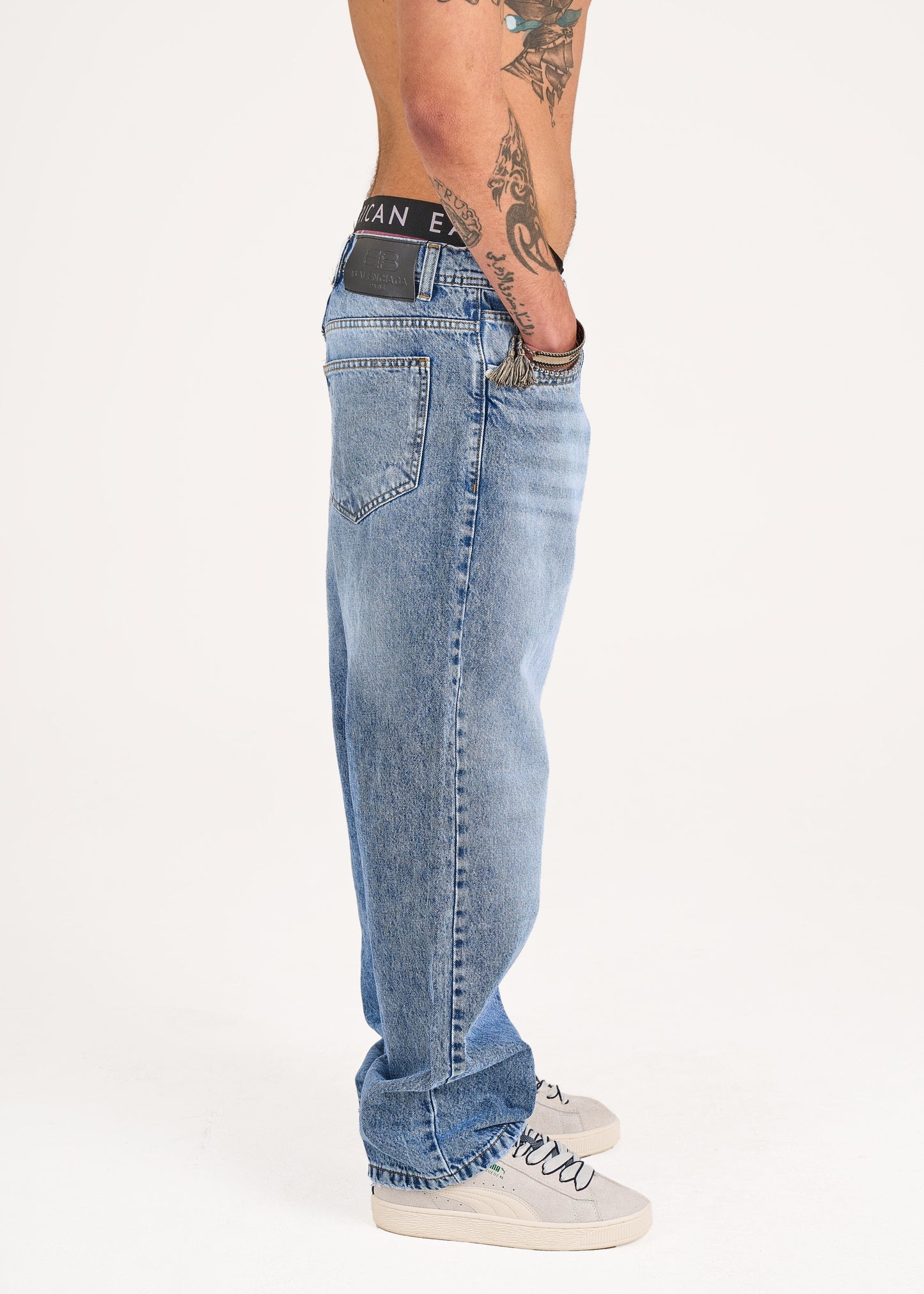 Baggy jeans in mid blue stone washed