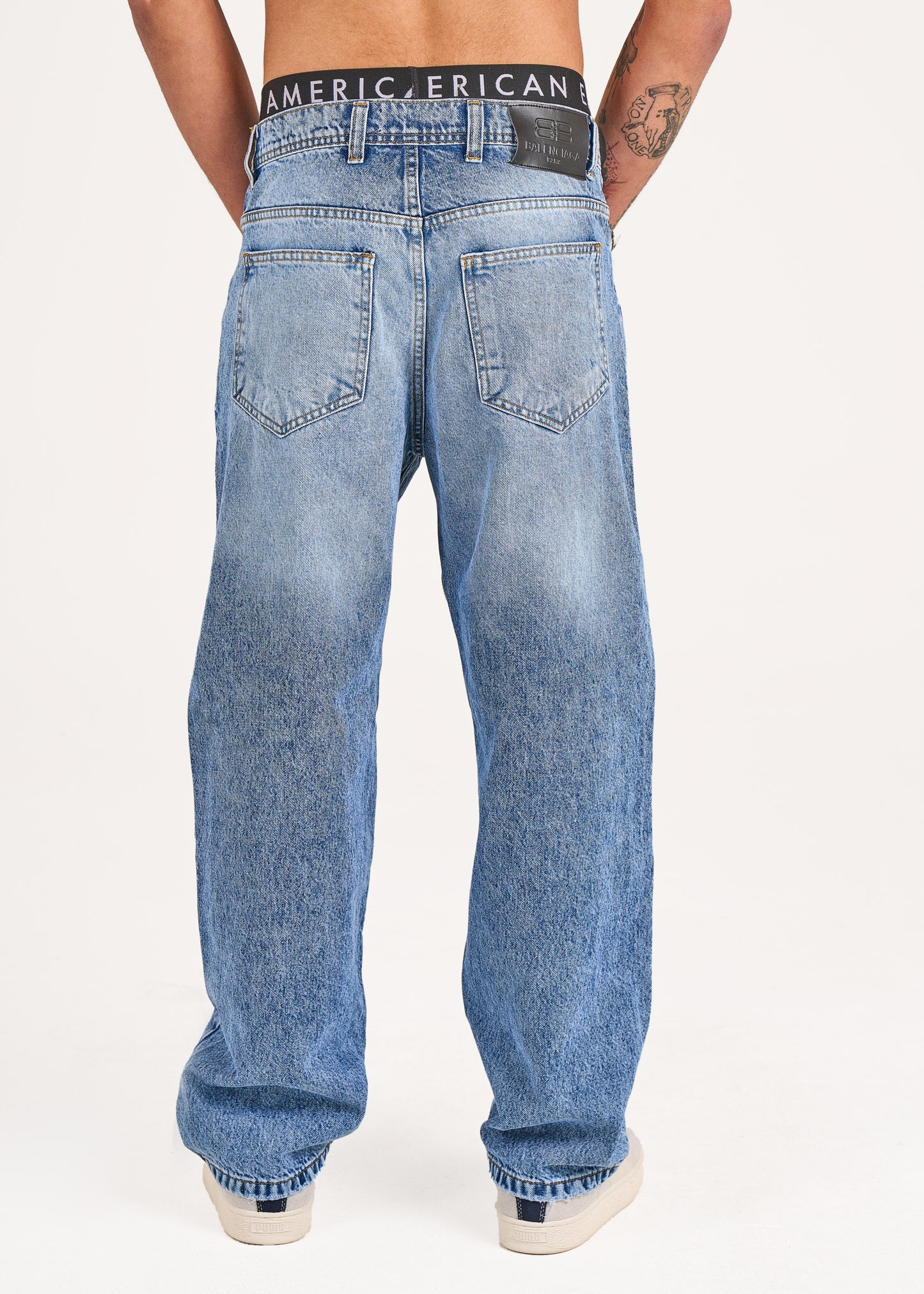 Baggy jeans in mid blue stone washed