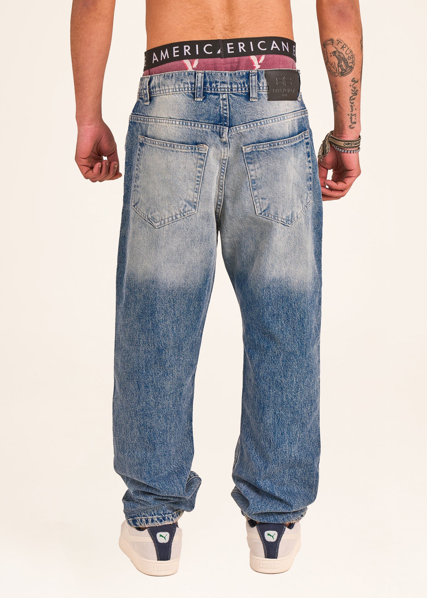 Baggy jeans in mid blue stone wash