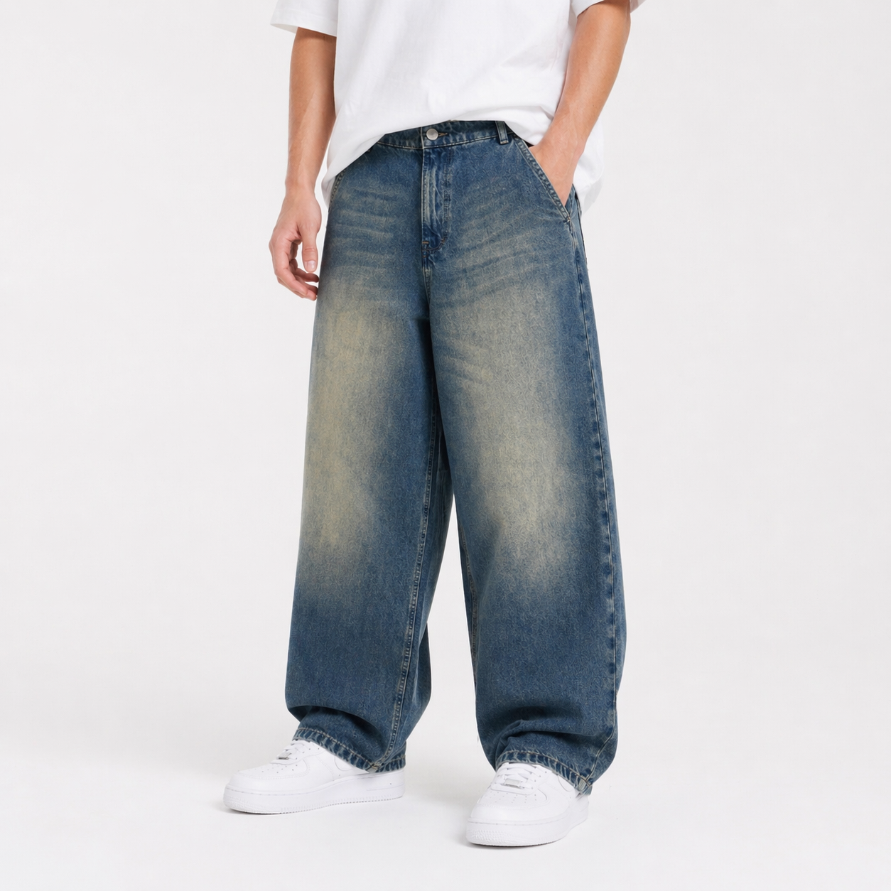 Balloon jeans in mid blue washed with yellow shades