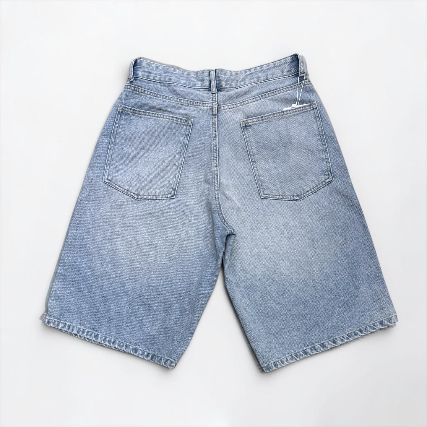 Baggy denim short in light blue stone washed