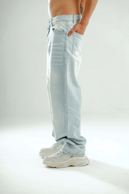 Super baggy jeans in light blue washed with white tint