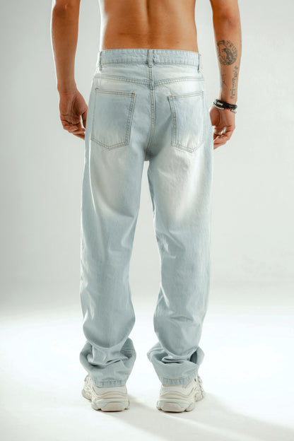 Super baggy jeans in light blue washed with white tint