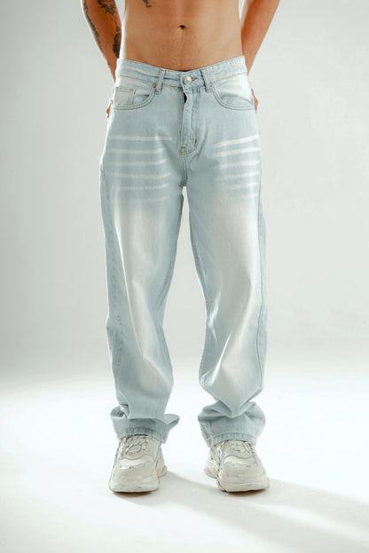 Super baggy jeans in light blue washed with white tint