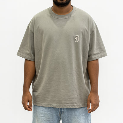Boxy fit basic crew neck tshirt with D letter stitching