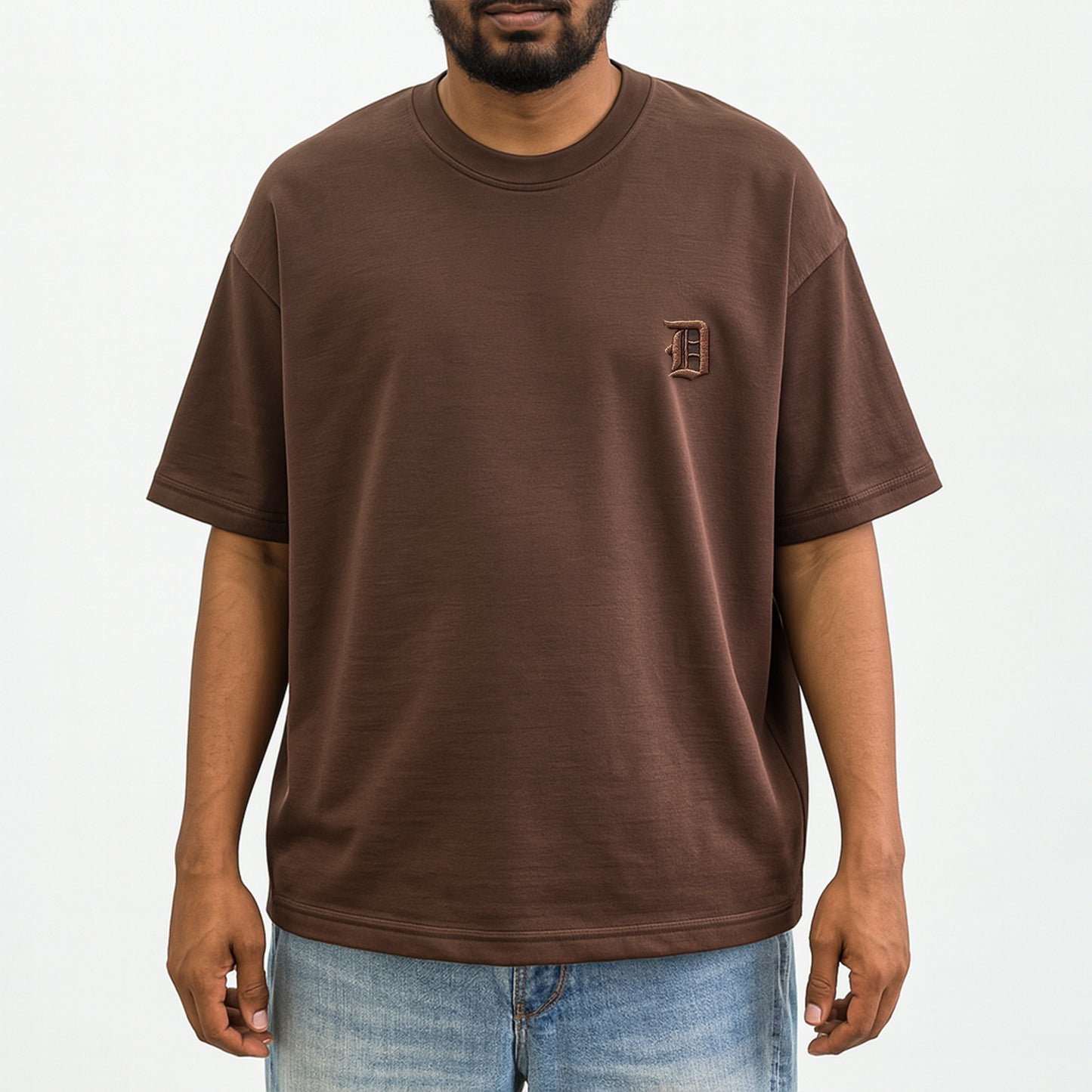 Boxy fit basic crew neck tshirt with D letter stitching